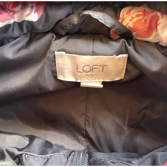 Loft Floral Quilted Puffer Vest Red & Pink Roses on Black - Size M - Picture 9 of 11